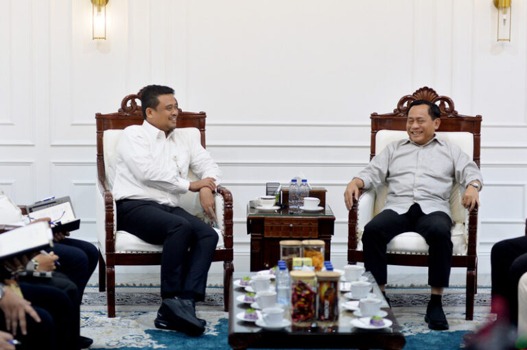 Bobby Nasution menerima audiensi PBVSI di Kantor Gubernur Sumut.