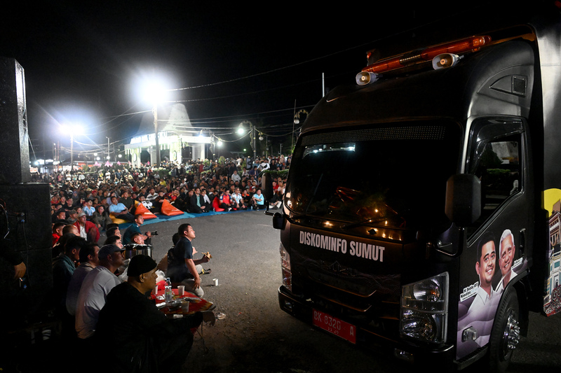 Bobby Nasution nobar final Piala Dunia 2026 bersama masyarakat di Gunungsitoli. Foto: sumutprov.go.id