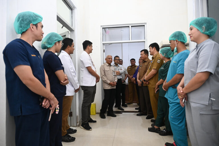 Wagub Sumut Surya meninjau RSUD Tafaeri di Kabupaten Nias Utara. Foto: sumutprov.go.id