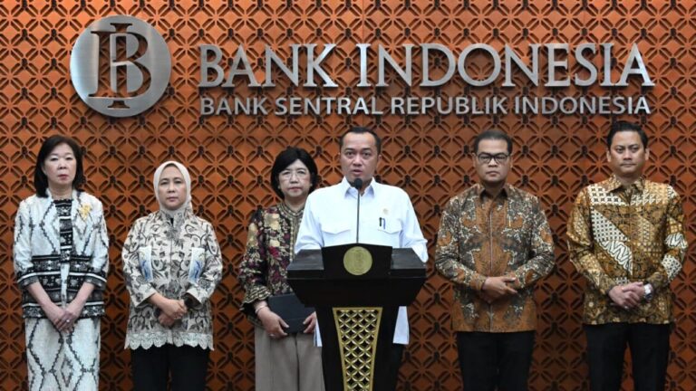 Prasetyo Hadi mengumumkan pengunduran diri Perry Warjiyo dari jabatan Gubernur Bank Indonesia.